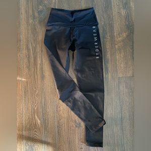 Ryder wear black scrunch bum leggings